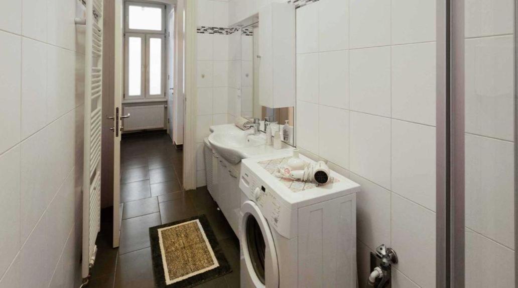 Flarent Economy Apartments Виена Екстериор снимка