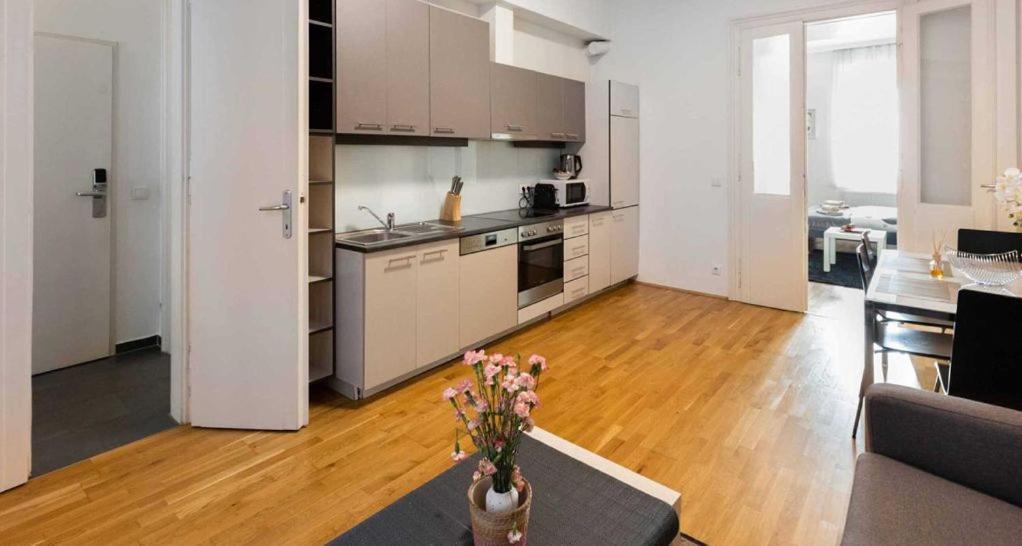 Flarent Economy Apartments Виена Екстериор снимка